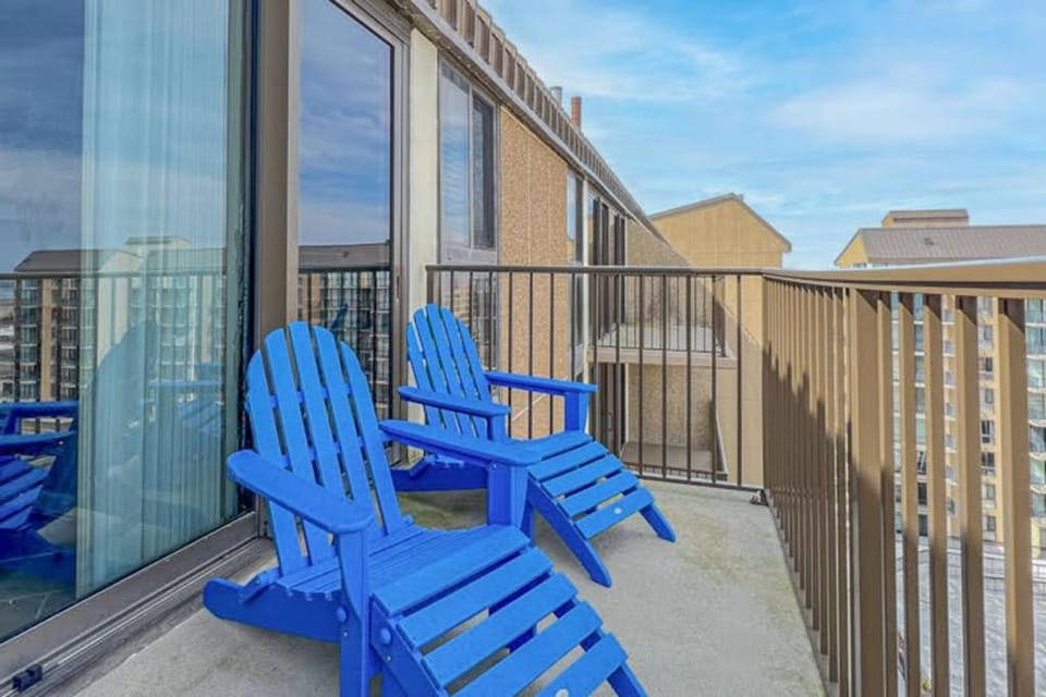 Sea Colony Ocean 9th floor condo with elevator gym & pool House in Sea Colony