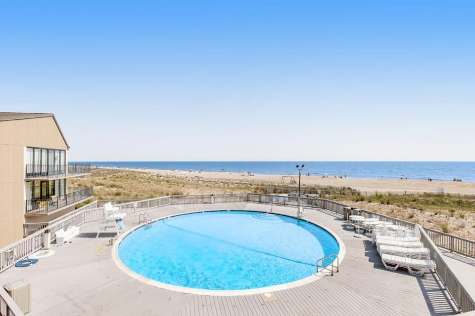 Sea Colony 5th floor condo with balcony & gym partial ocean view House in Sussex County