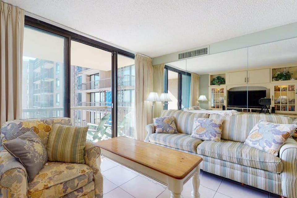 Sea Colony Ocean 6th floor condo with sauna tennis court & elevator House in Sea Colony