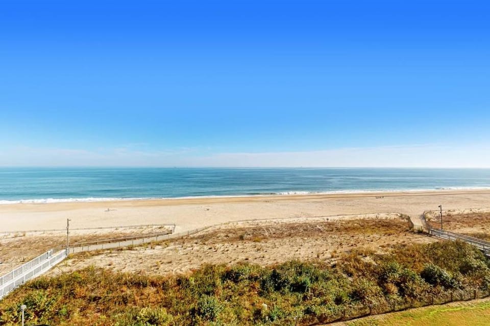 Sea Colony Ocean 3rd floor condo with pool tennis court & elevator House in Sussex County