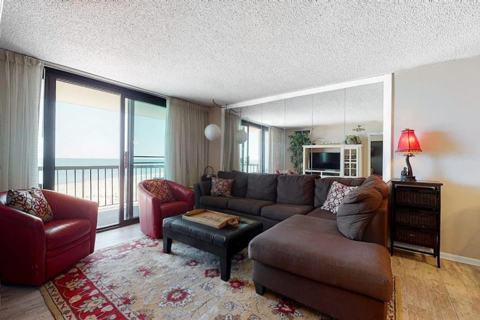 Sea Colony Ocean 6th floor condo with shared sauna elevator & tennis court House in Sussex County
