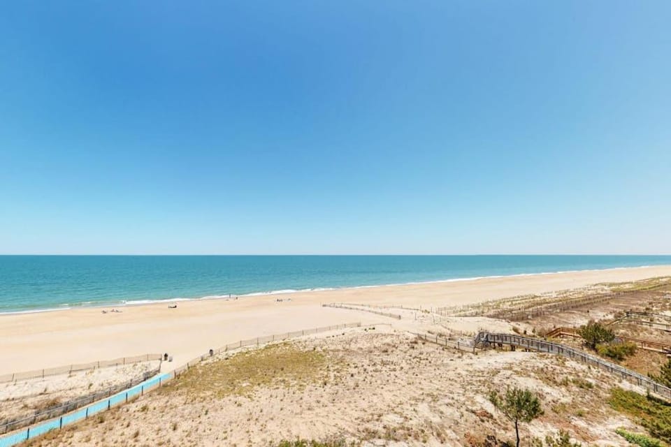 Sea Colony Ocean 6th floor condo with shared sauna elevator & tennis court House in Sussex County