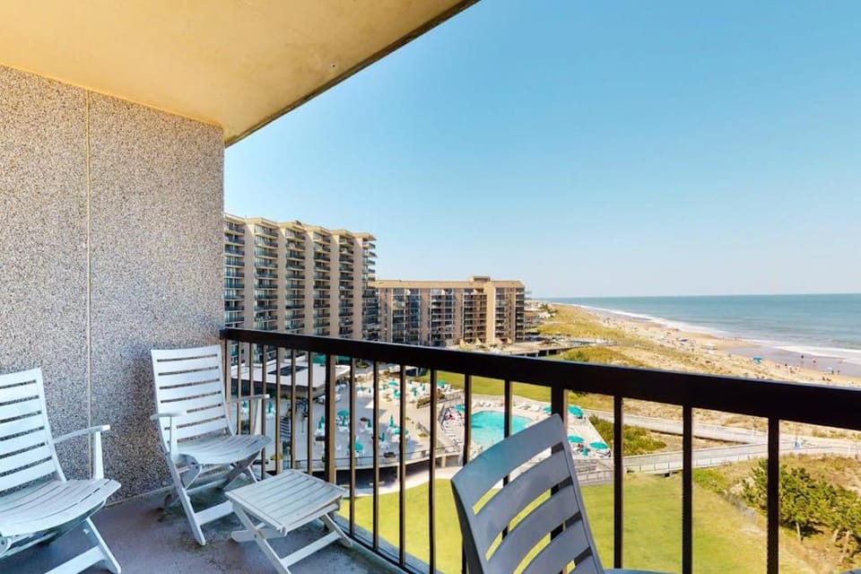 Sea Colony Ocean 8th floor condo with pool balcony & tennis court House in Sea Colony