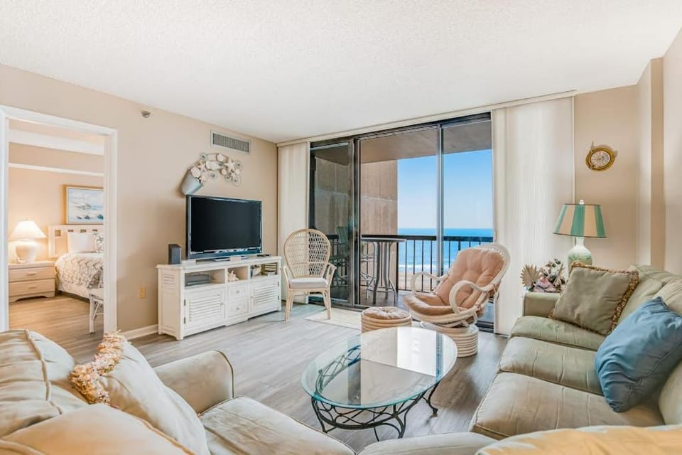Sea Colony Ocean 6th floor condo with shared sauna elevator & free WiFi House in Sea Colony