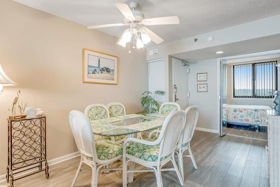 Sea Colony Ocean 6th floor condo with shared sauna elevator & free WiFi House in Sea Colony