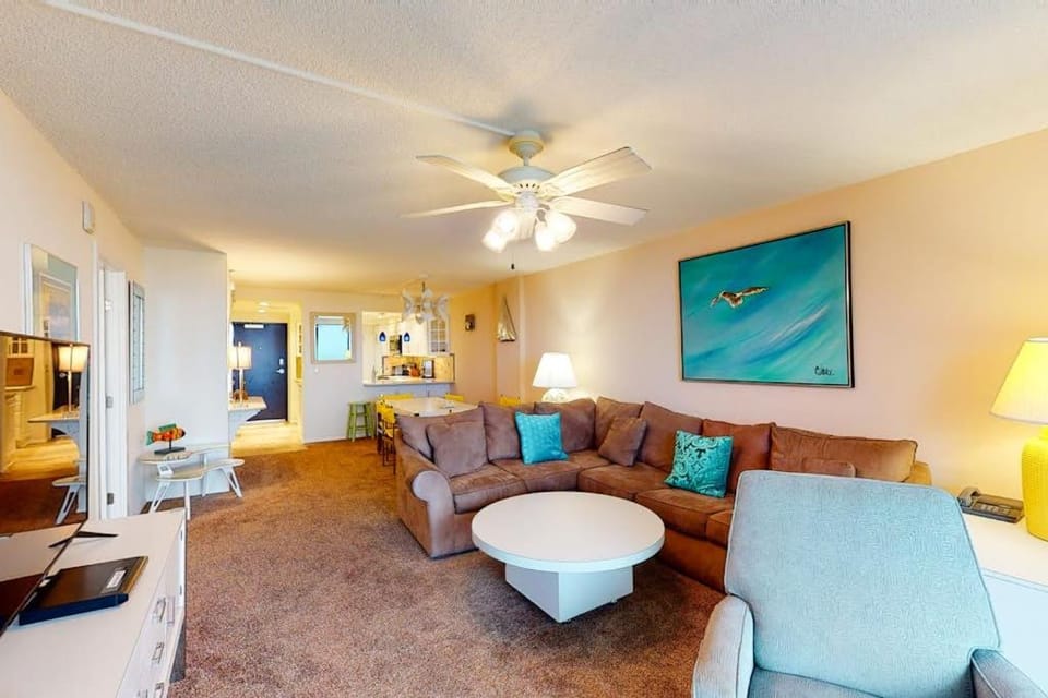 Sea Colony 3rd floor condo with ocean view shared tennis court elevator & gym House in Sea Colony