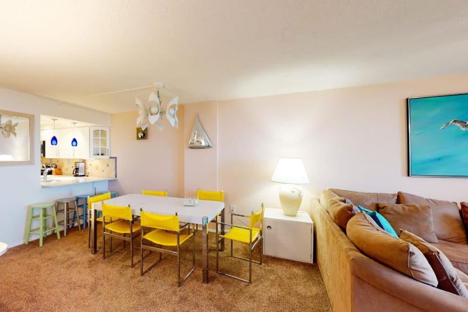 Sea Colony 3rd floor condo with ocean view shared tennis court elevator & gym House in Sea Colony