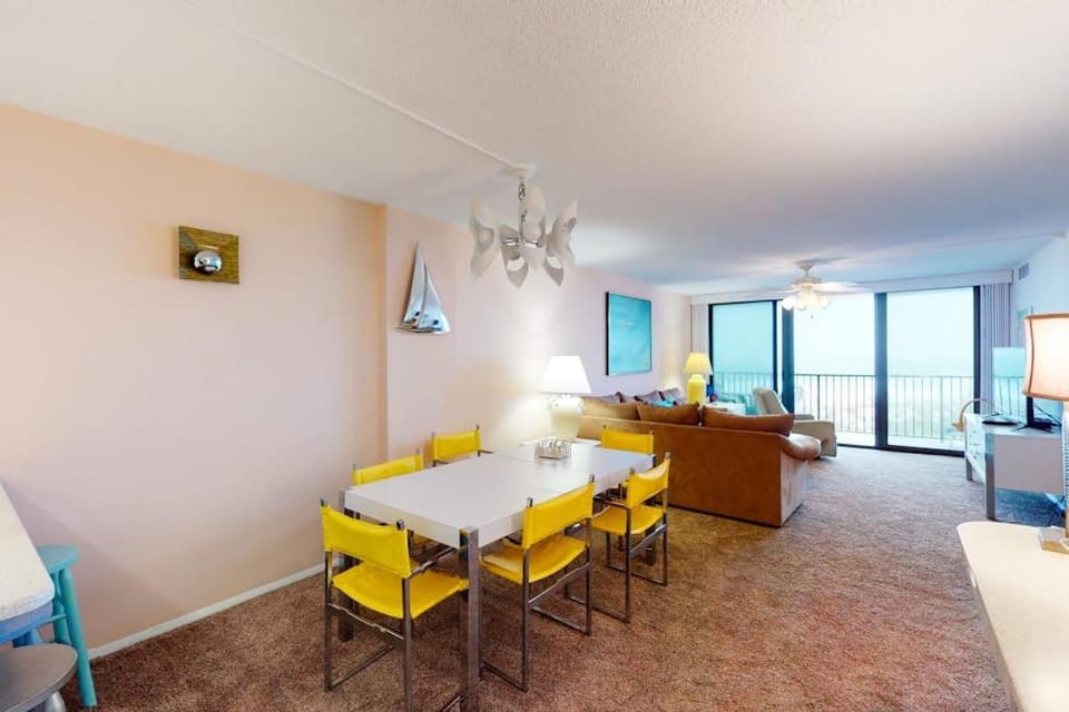 Sea Colony 3rd floor condo with ocean view shared tennis court elevator & gym House in Sea Colony