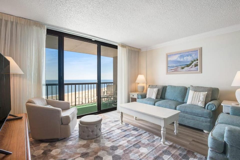 Sea Colony 7th floor condo with oceanfront indoor & outdoor pools steps to beach House in Sea Colony