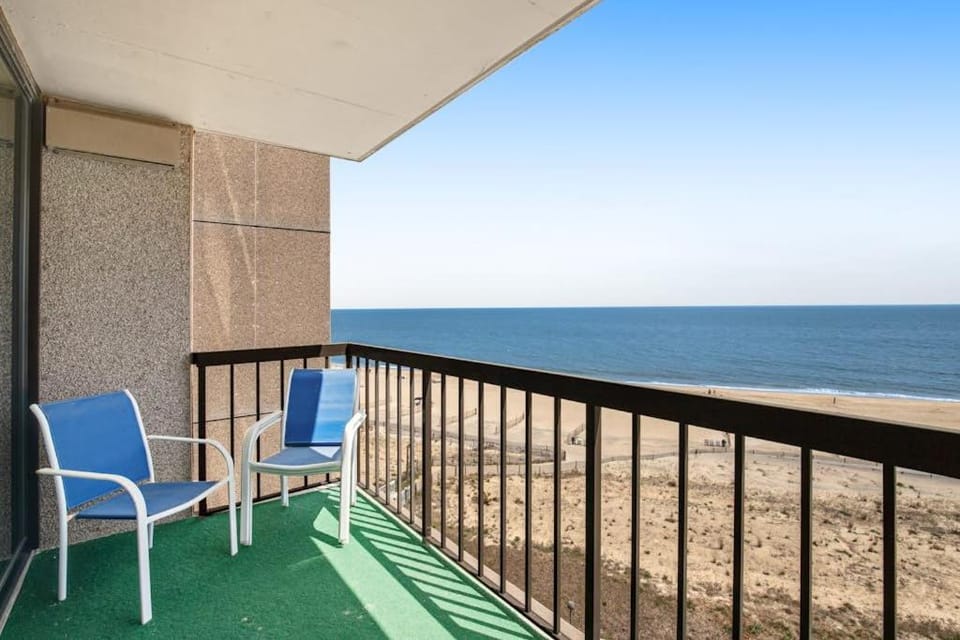 Sea Colony 7th floor condo with oceanfront indoor & outdoor pools steps to beach House in Sea Colony