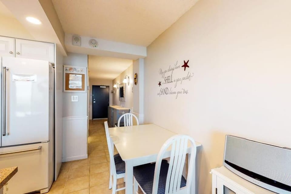 Sea Colony 3rd floor condo with elevator shared tennis court & gym with an ocean view House in Sea Colony