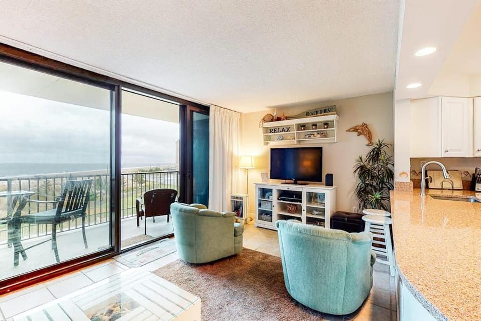 Sea Colony 3rd floor condo with elevator shared tennis court & gym with an ocean view House in Sea Colony