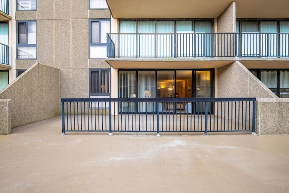 Sea Colony oceanfront 1st floor condo with shared basketball court sauna elevator House in Sussex County