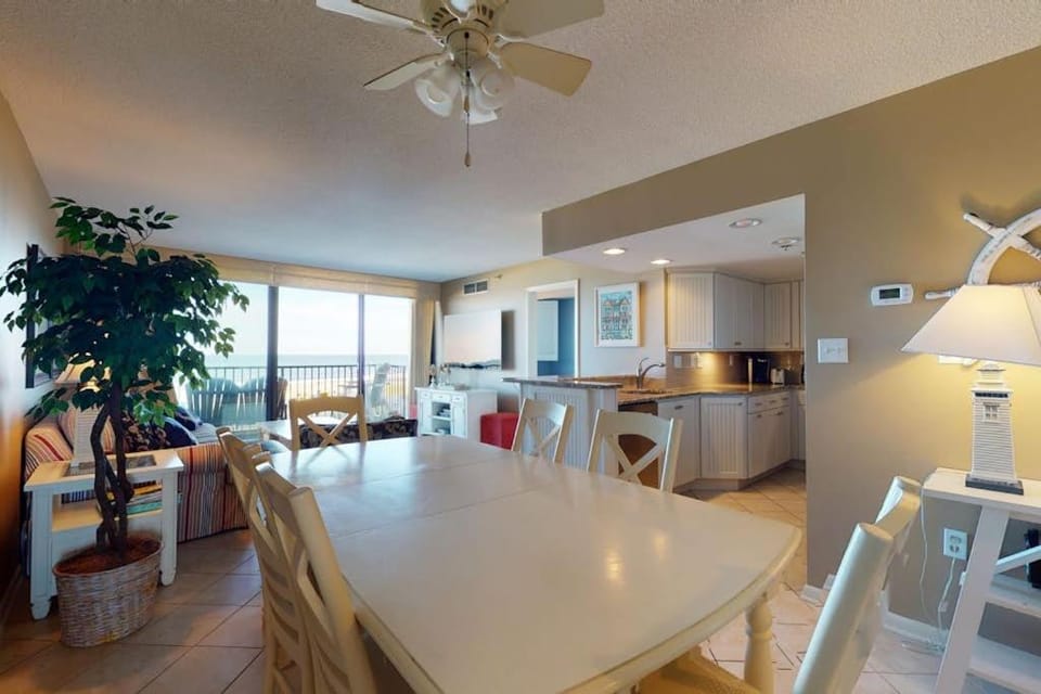 Sea Colony Ocean 3rd floor condo with tennis court elevator & balcony House in Sussex County