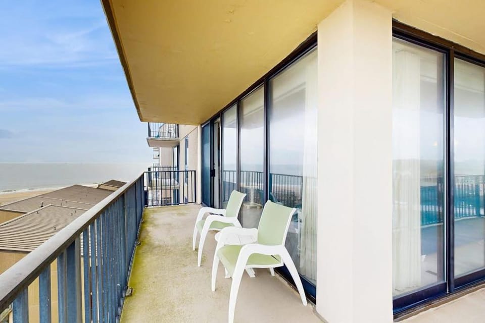 Sea Colony 6th floor condo with balcony shared tennis court & partial ocean view House in Sussex County