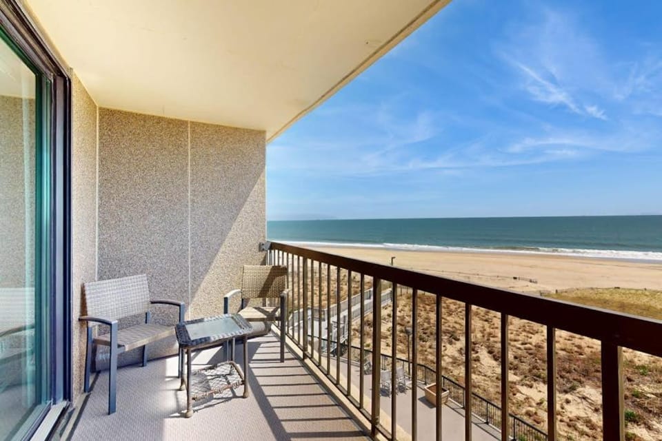 Sea Colony Ocean 4th floor condo with gym sauna & balcony House in Sussex County