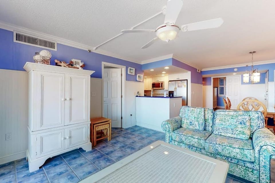 Sea Colony Ocean 6th floor condo wit balcony tennis court & basketball court House in Sea Colony