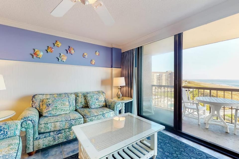 Sea Colony Ocean 6th floor condo wit balcony tennis court & basketball court House in Sea Colony