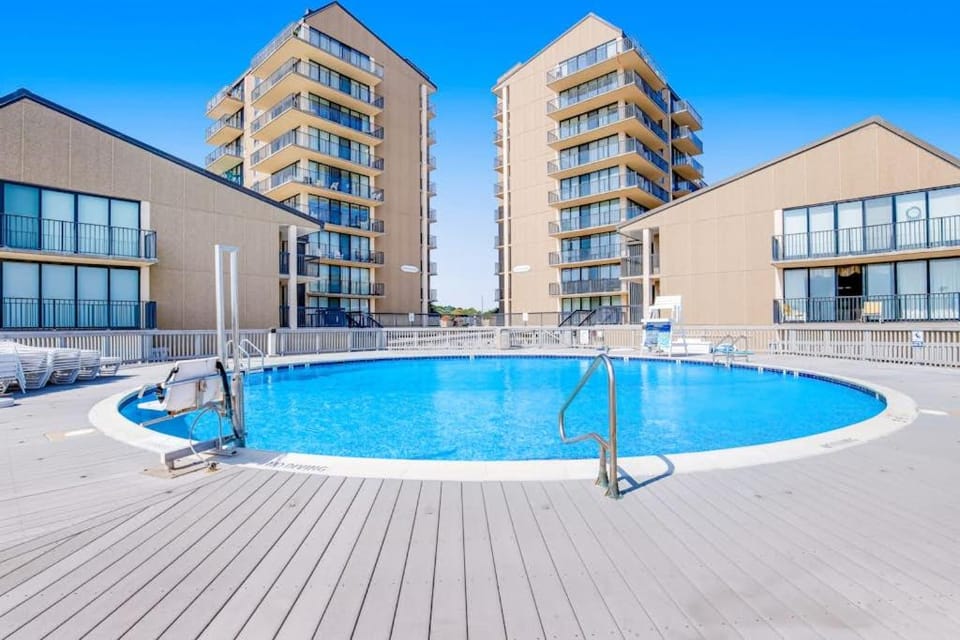 Sea Colony Ocean updated 3rd floor condo with pool & tennis court House in Sea Colony