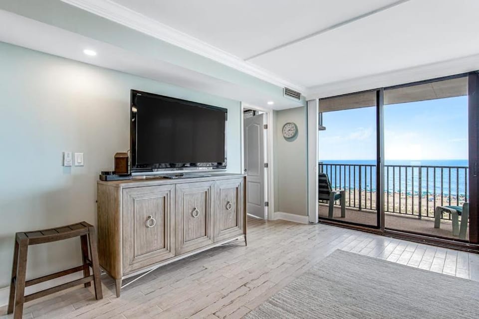 Sea Colony Ocean 7th Floor Condo with Shared Sauna Pool & Gym House in Sea Colony