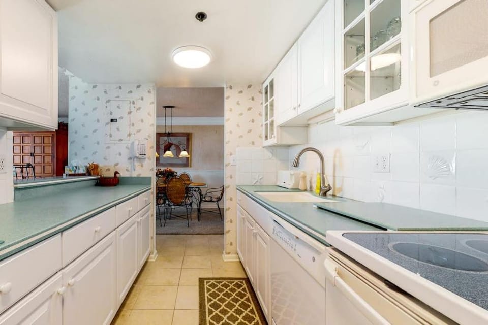 Sea Colony oceanfront 4th floor condo with elevator House in Sussex County