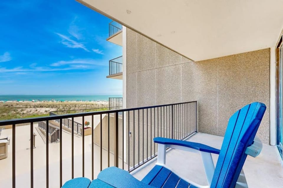Sea Colony Ocean 2nd floor condo with elevator & gym near beach House in Sea Colony