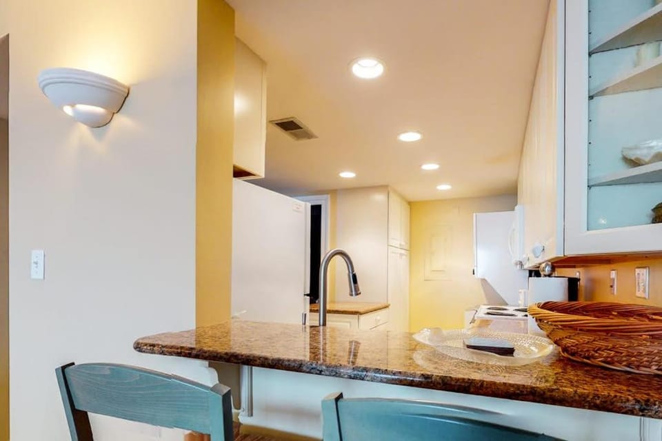 Sea Colony 5th floor condo with balcony gym basketball court & a partial ocean view House in Sussex County