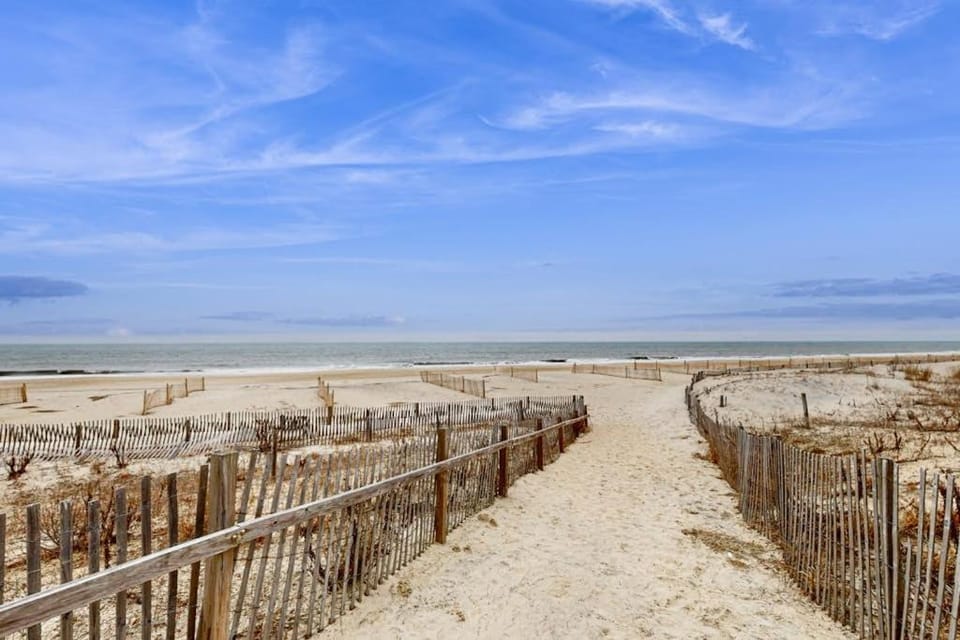 Sea Colony oceanfront condo with pools hot tub sauna balcony & pickleball House in Sea Colony