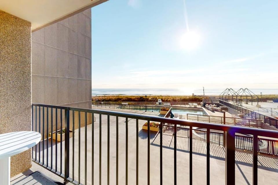 Sea Colony Ocean 2nd floor condo with sauna House in Sussex County