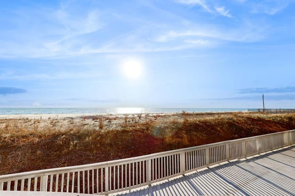 Sea Colony Ocean 6th floor condo with basketball court elevator & shared sauna House in Sea Colony