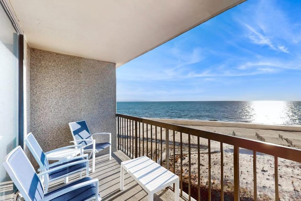 Sea Colony Ocean 6th floor condo with basketball court elevator & shared sauna House in Sea Colony