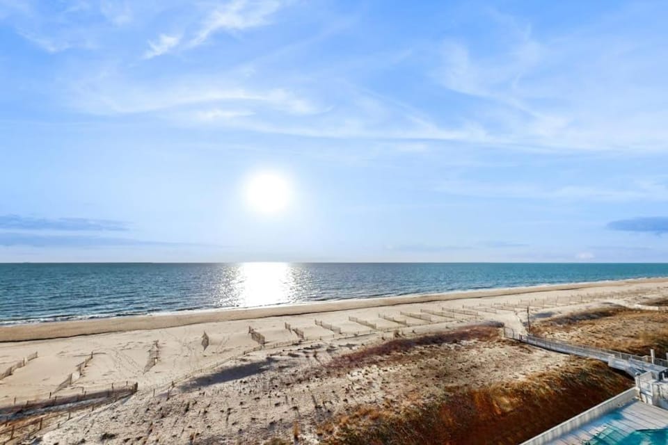 Sea Colony Ocean 6th floor condo with basketball court elevator & shared sauna House in Sea Colony