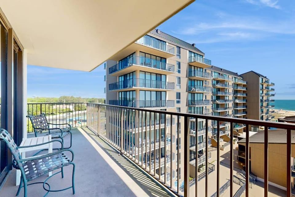 Sea Colony oceanfront 6th floor condo with elevator gym & ocean views House in Sea Colony