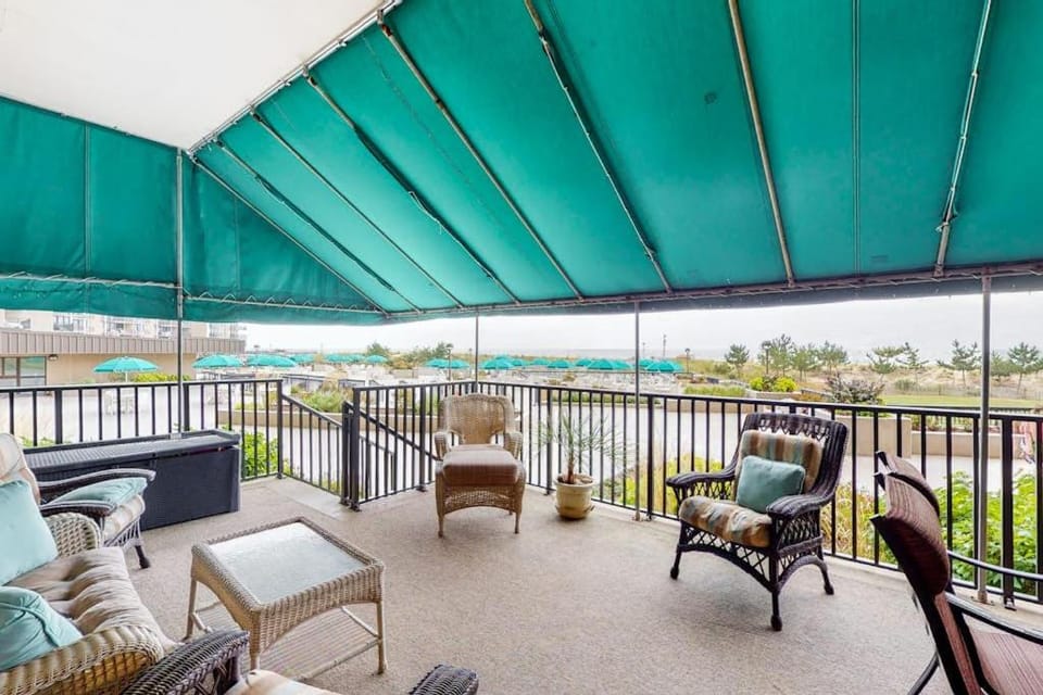 Sea Colony Ocean 1st floor condo with access to pool & tennis court balcony House in Sea Colony