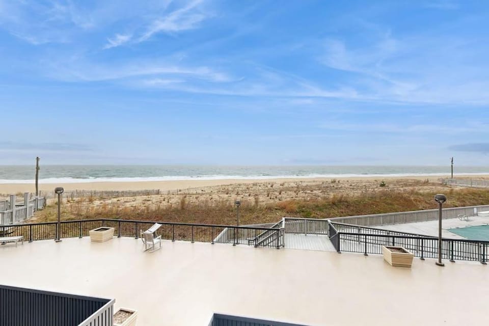 Sea Colony Ocean 2nd floor condo with elevator basketball court & gym House in Sea Colony
