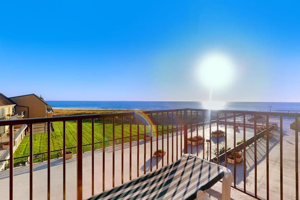 Sea Colony Ocean 3rd floor condo with pool tennis court & gym House in Sea Colony