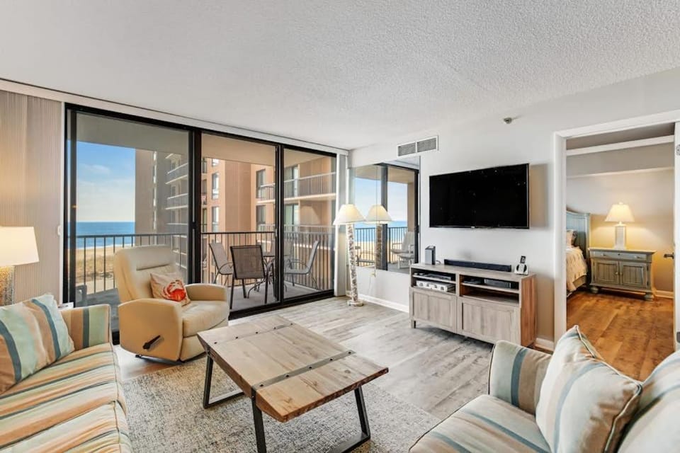 Sea Colony Ocean 4th floor condo with free WiFi balcony & pool House in Sussex County
