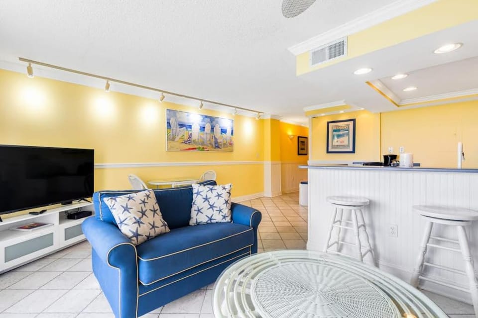 Sea Colony Ocean 2nd floor condo with elevator pool & gym House in Sea Colony