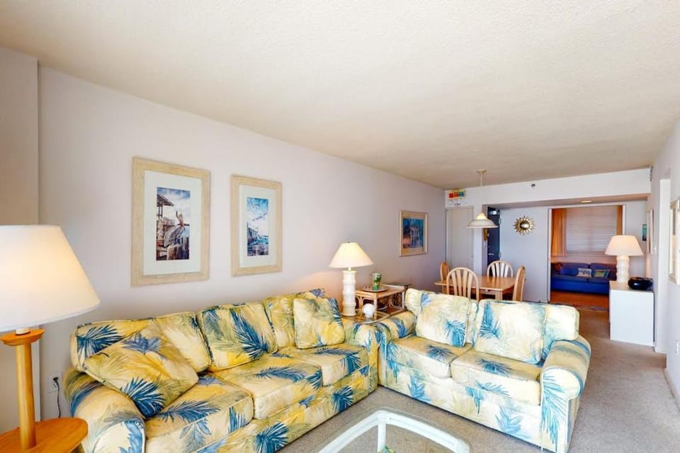 Sea Colony Ocean 7th floor condo with pool shared sauna & gym House in Sussex County