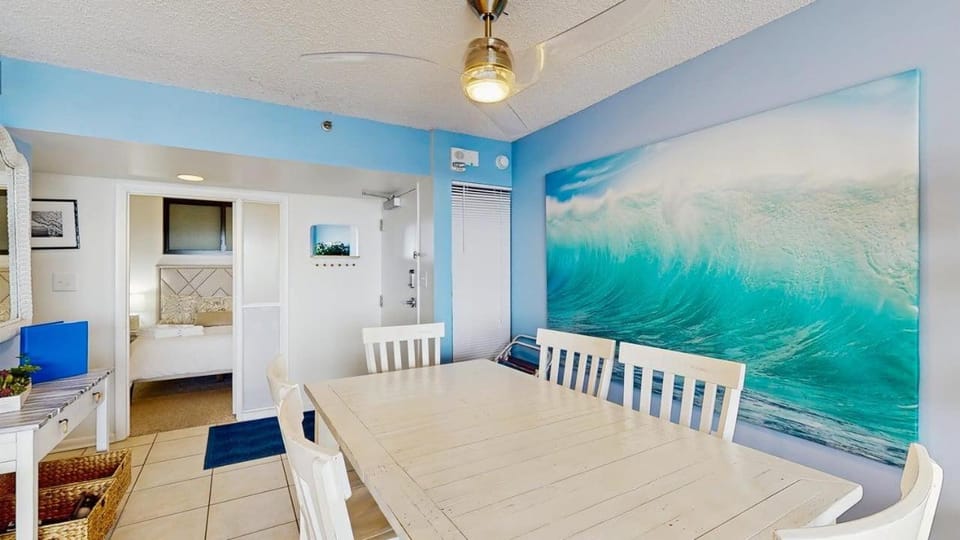 Updated Sea Colony Ocean 1st floor condo with elevator & gym House in Sussex County