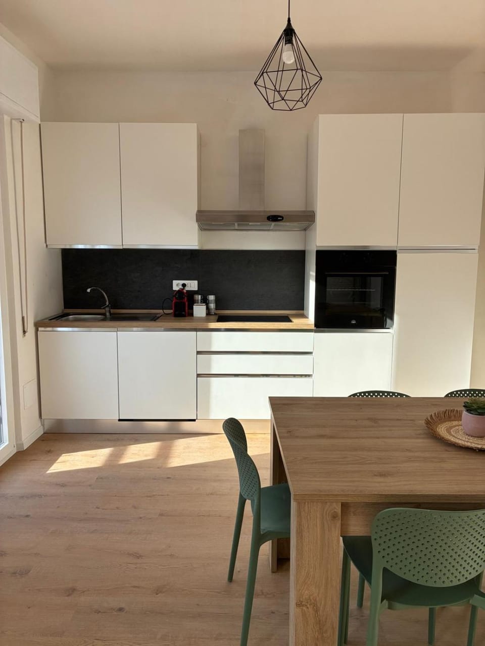 Kitchen or kitchenette, Dining area, stove