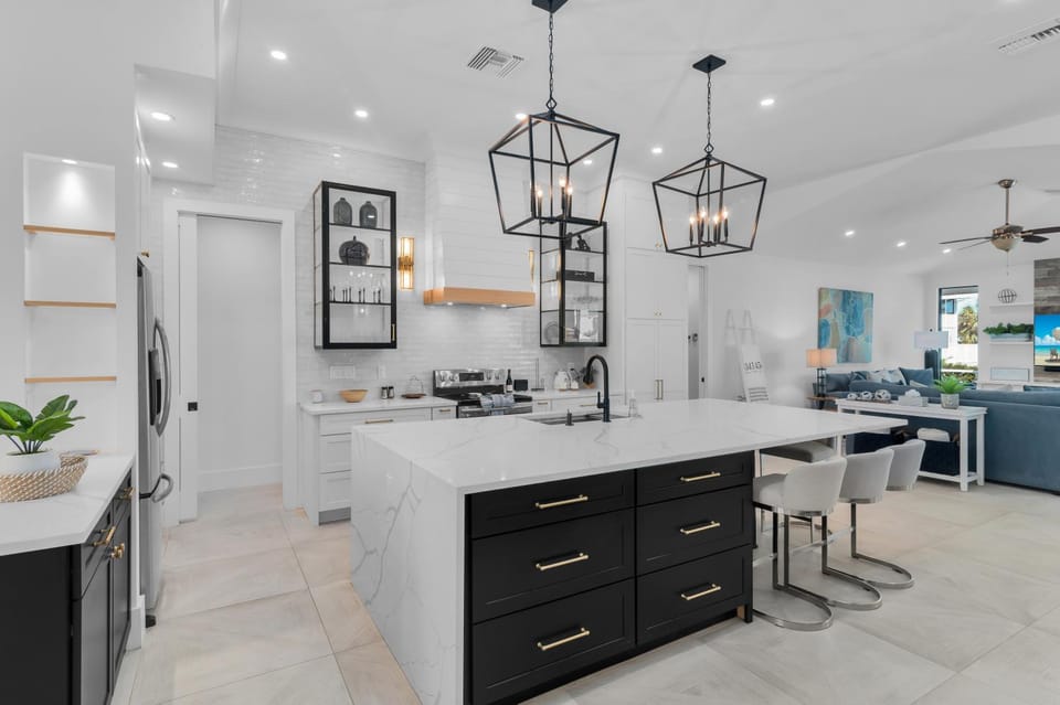 Island Time on Ivory I 4 Bed Waterfront Home House in Marco Island