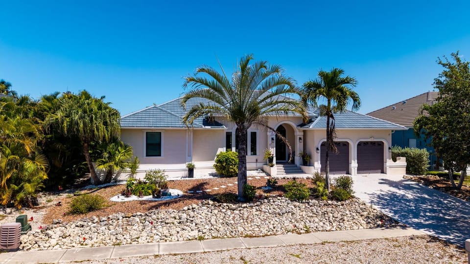 Island Time on Ivory I 4 Bed Waterfront Home House in Marco Island