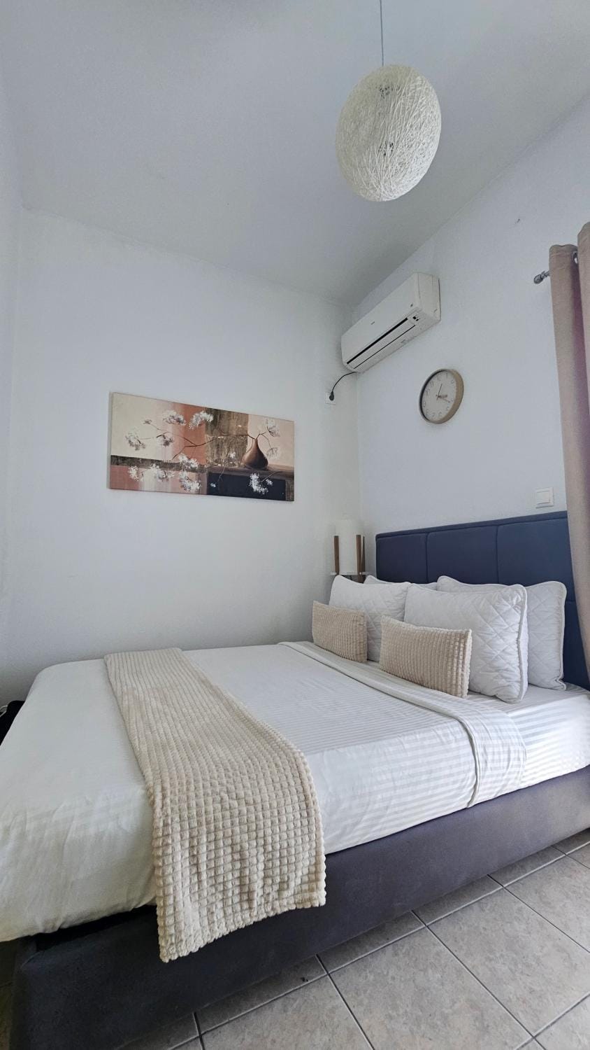 Bed, Bedroom, air conditioner