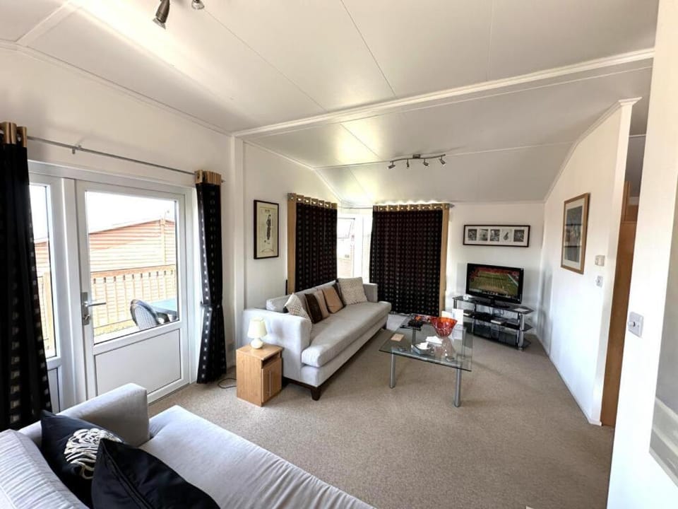 Communal lounge/ TV room, TV and multimedia, Balcony/Terrace, furniture