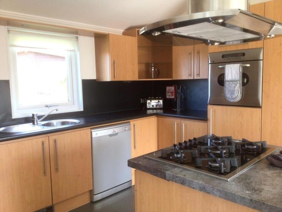 North Devon Coast Holiday Lodge, Dog Friendly House in Ilfracombe
