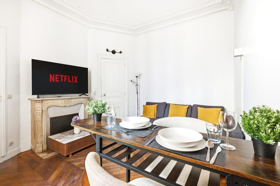 TV and multimedia, Living room, Dining area