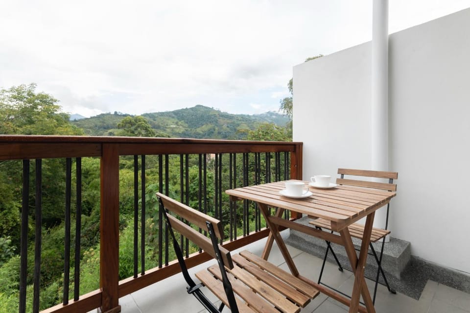 Day, Natural landscape, Balcony/Terrace, Dining area, Mountain view