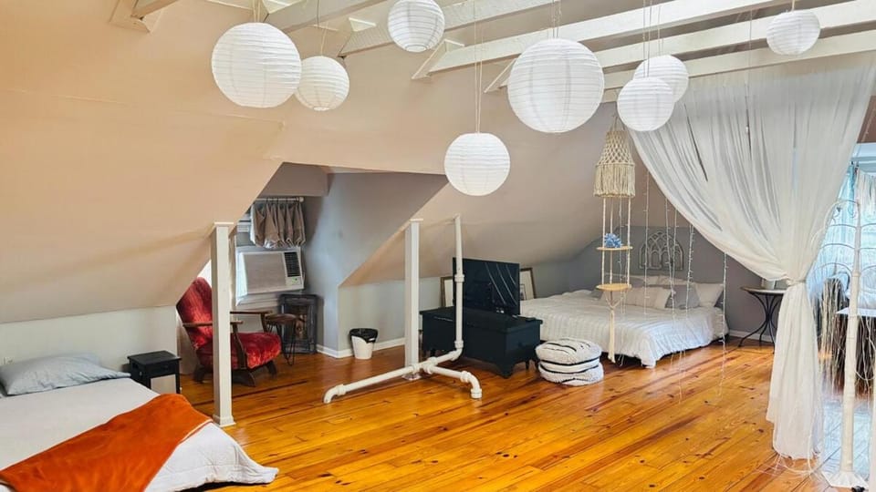 Charming BOHO Loft Retreat with King and Queen Bed Apartment in Memphis