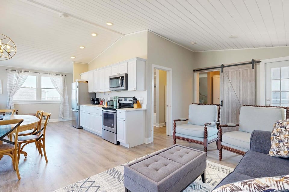 Oceanfront hotel suite at beachfront Sandbars Inn with balcony AC & firepit House in North Truro